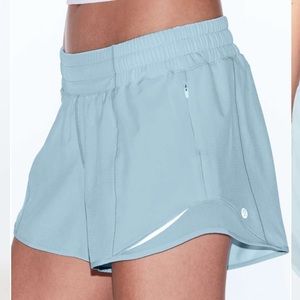 Lululemon NWT Hotty Hot Short II 4”